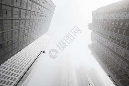 大雾下的商务楼高清图片下载-正版图片500750562-摄图网