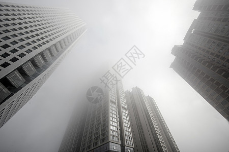 大雾下的商务楼高清图片下载-正版图片500750562-摄图网