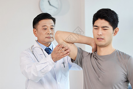 医生指导病人做运动复健高清图片下载-正版图片504648486-摄图网