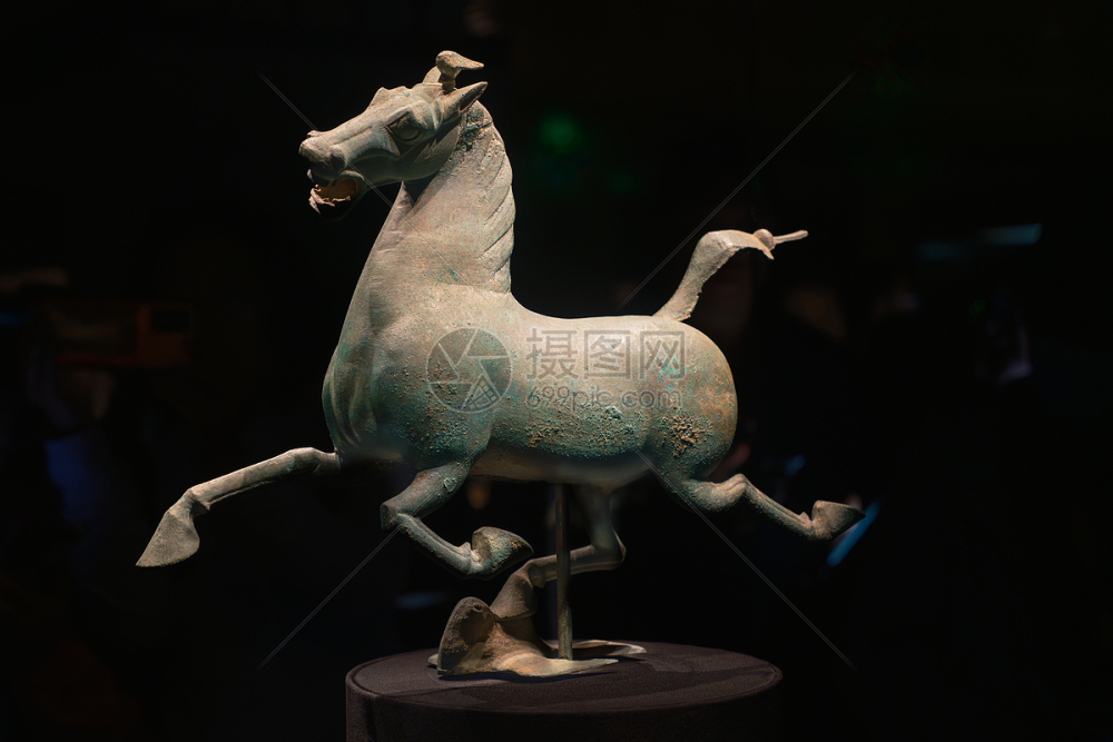 甘肃省博物馆馆藏国宝级文物东汉青铜器铜奔马马踏飞燕高清图片下载