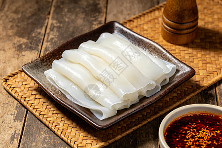 贵州特产凉米皮卷粉香辣红油凉米皮速食高清图片下载-正版图片701398180-摄图网
